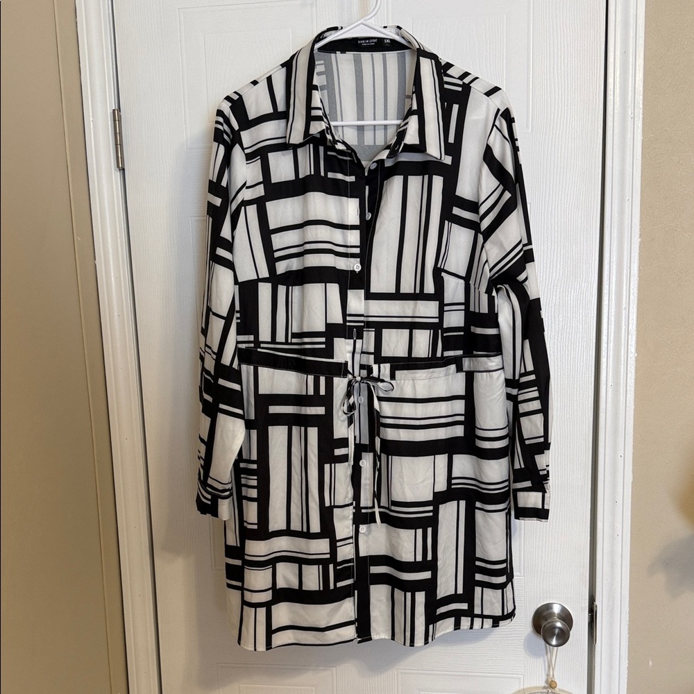 SHEIN Black and White Geometric Button-Up Drawstring Blouse